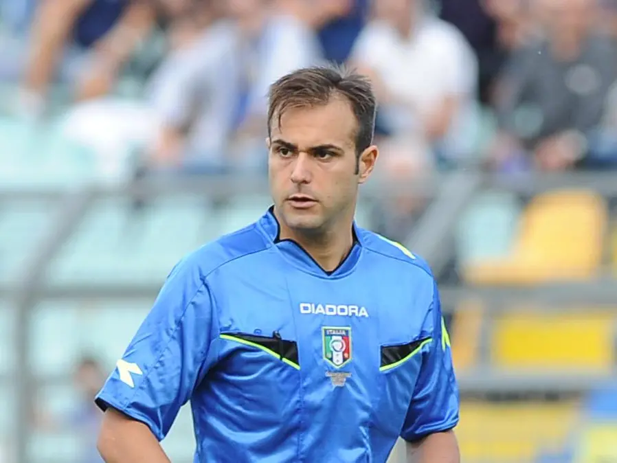 Caso Rocchi, l’Aia sceglie il silenzio e nega l’intervista all’arbitro calabrese che ha fatto scoppiare lo scandalo