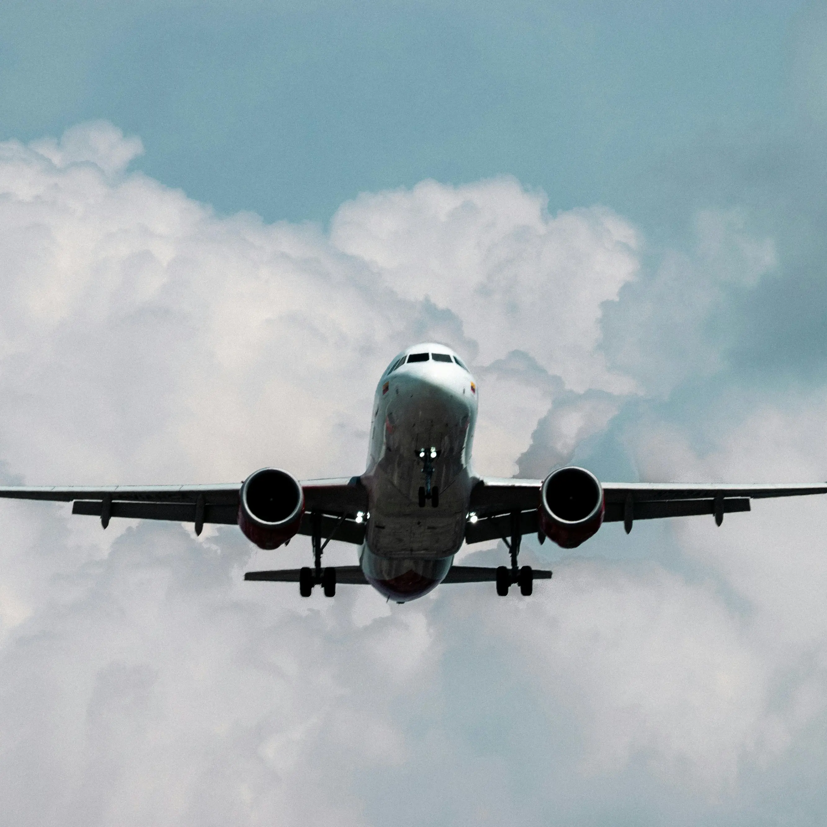 <p>Dai 10 ai 150 euro in più: tutti i <span style=\"color:hsl(0, 75%, 60%);\">rincari </span>nascosti dei voli che fanno infuriare i viaggiatori</p>