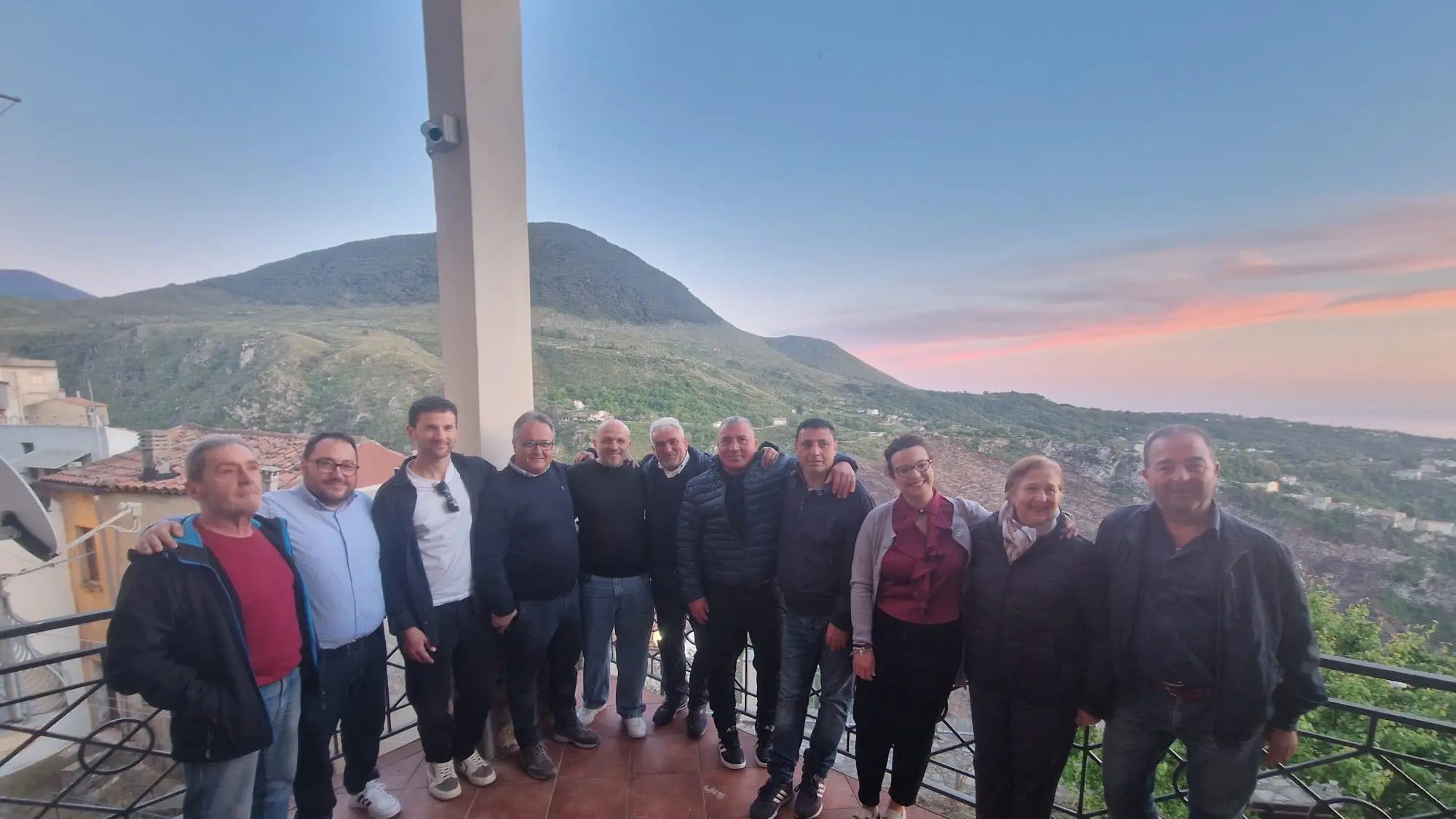 <p>La lista Grisolia Bene Comune, del candidato sindaco Antonio Longo</p>\\n