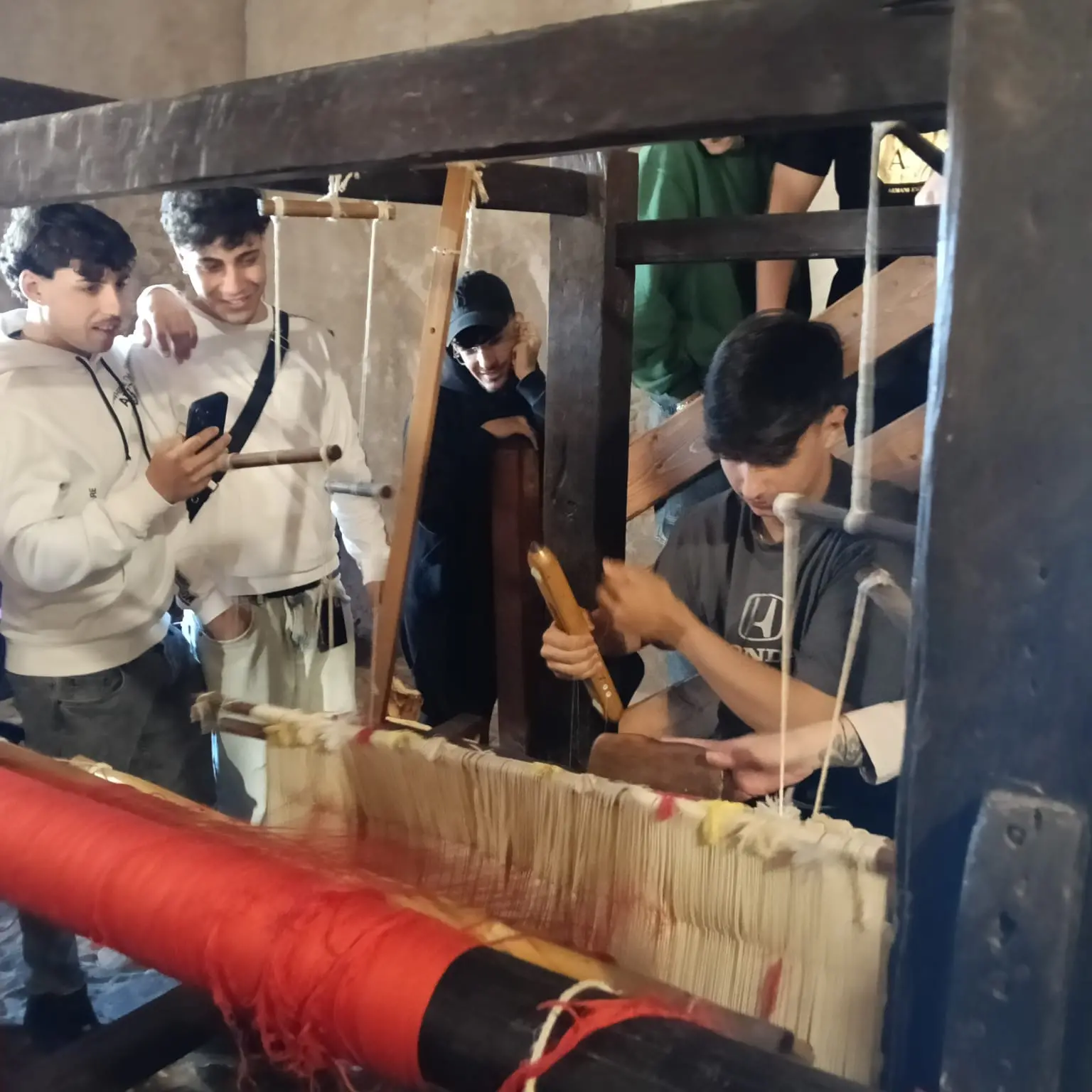 Gli studenti del Da Vinci di Castrovillari scoprono la filiera della seta a San Floro\n