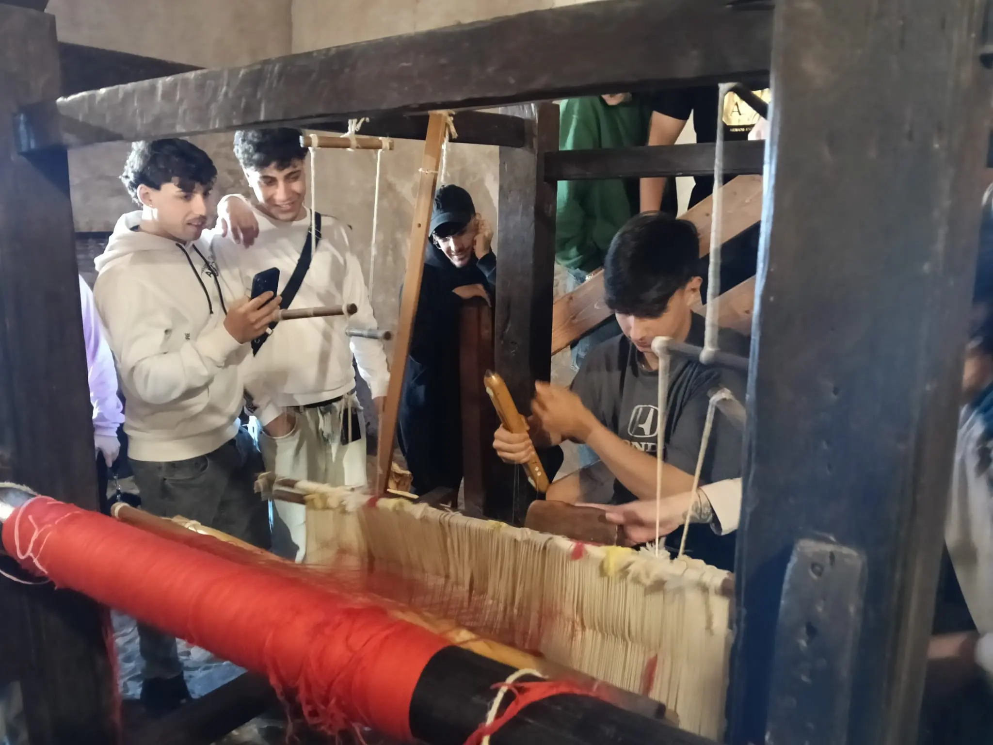 Gli studenti del Da Vinci di Castrovillari scoprono la filiera della seta a San Floro\n
