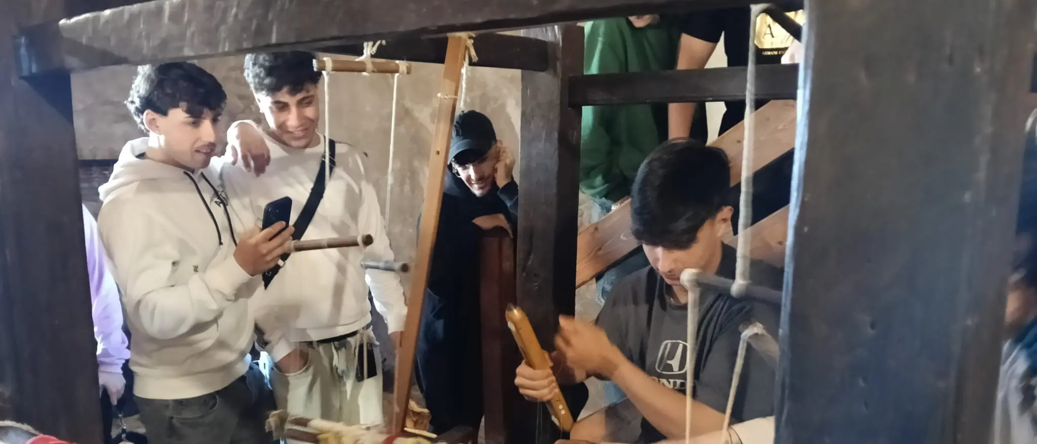 Gli studenti del Da Vinci di Castrovillari scoprono la filiera della seta a San Floro\n