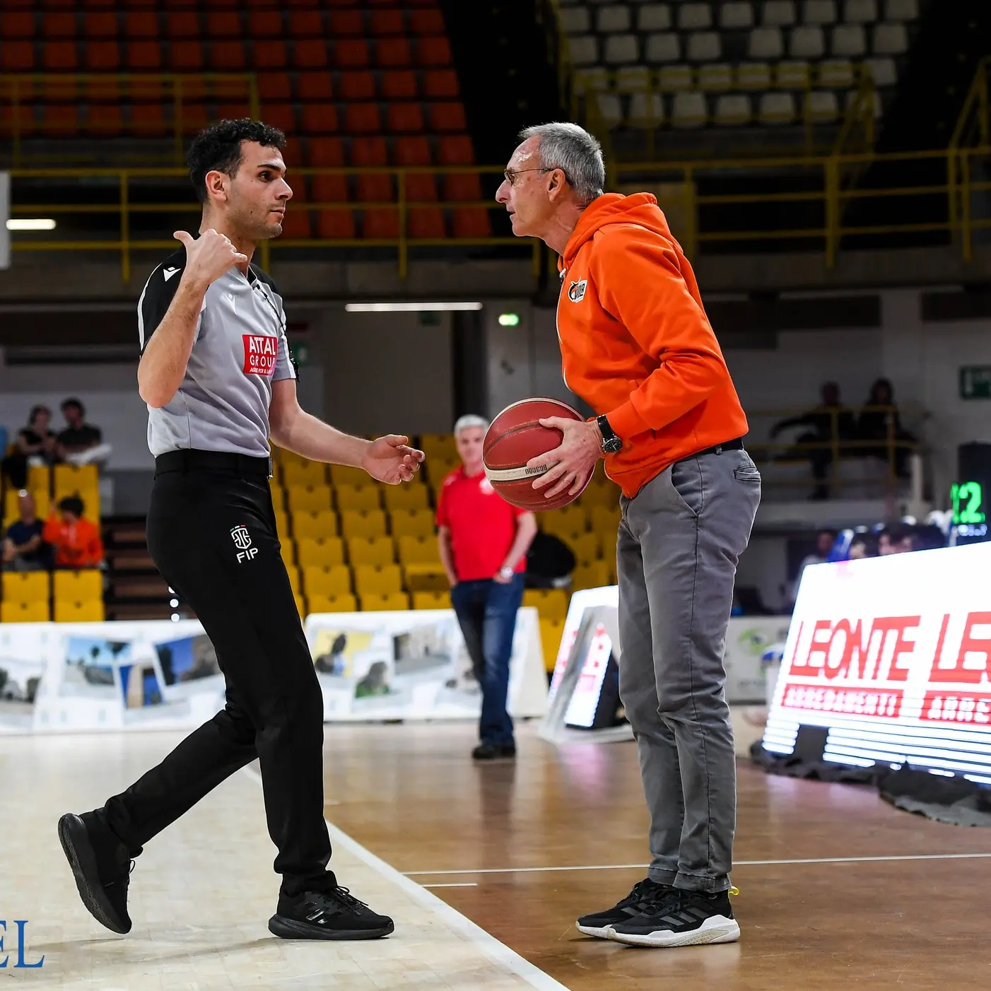 <p>Viola ko a Catanzaro, Cadeo: «Ben venga questa sconfitta, ora testa ai playoff»</p>