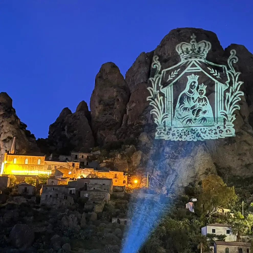 <p>Melito rinasce con la festa della Madonna di Porto Salvo: «Dopo il ciclone Harry il cuore della comunità torna a battere»</p>