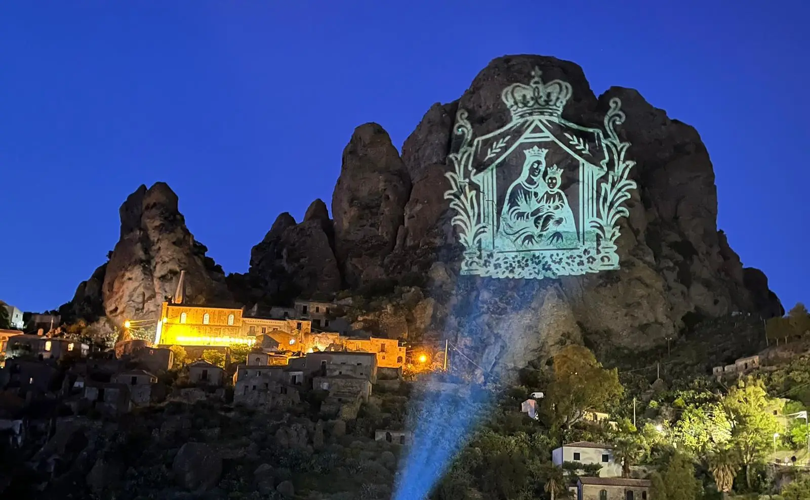 A Melito la festa di Maria Ss\u00A0di Porto Salvo riaccende la comunità: dopo la tempesta, il cuore torna a battere\n