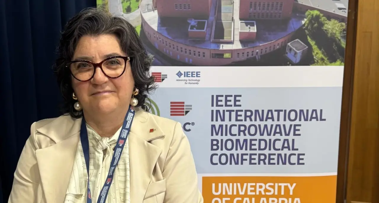 Le microonde per diagnosi e terapie non invasive, la docente Unical Sandra Costanzo: «Più sicure rispetto ai raggi X»\n
