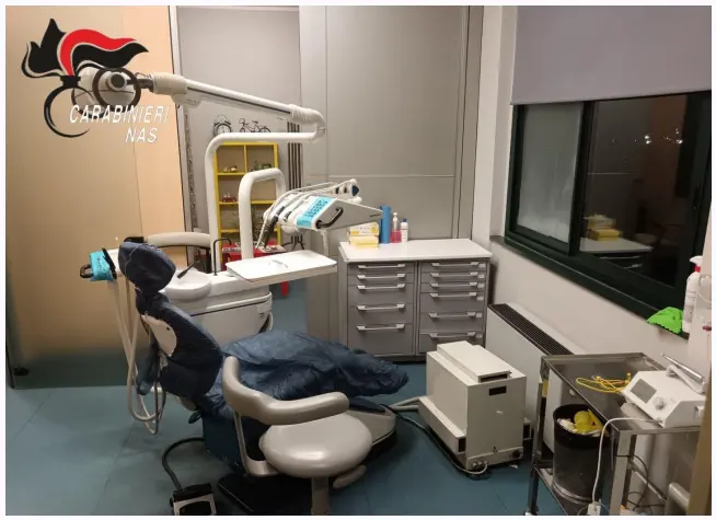 Blitz dei Nas: scoperto studio dentistico abusivo con farmaci scaduti