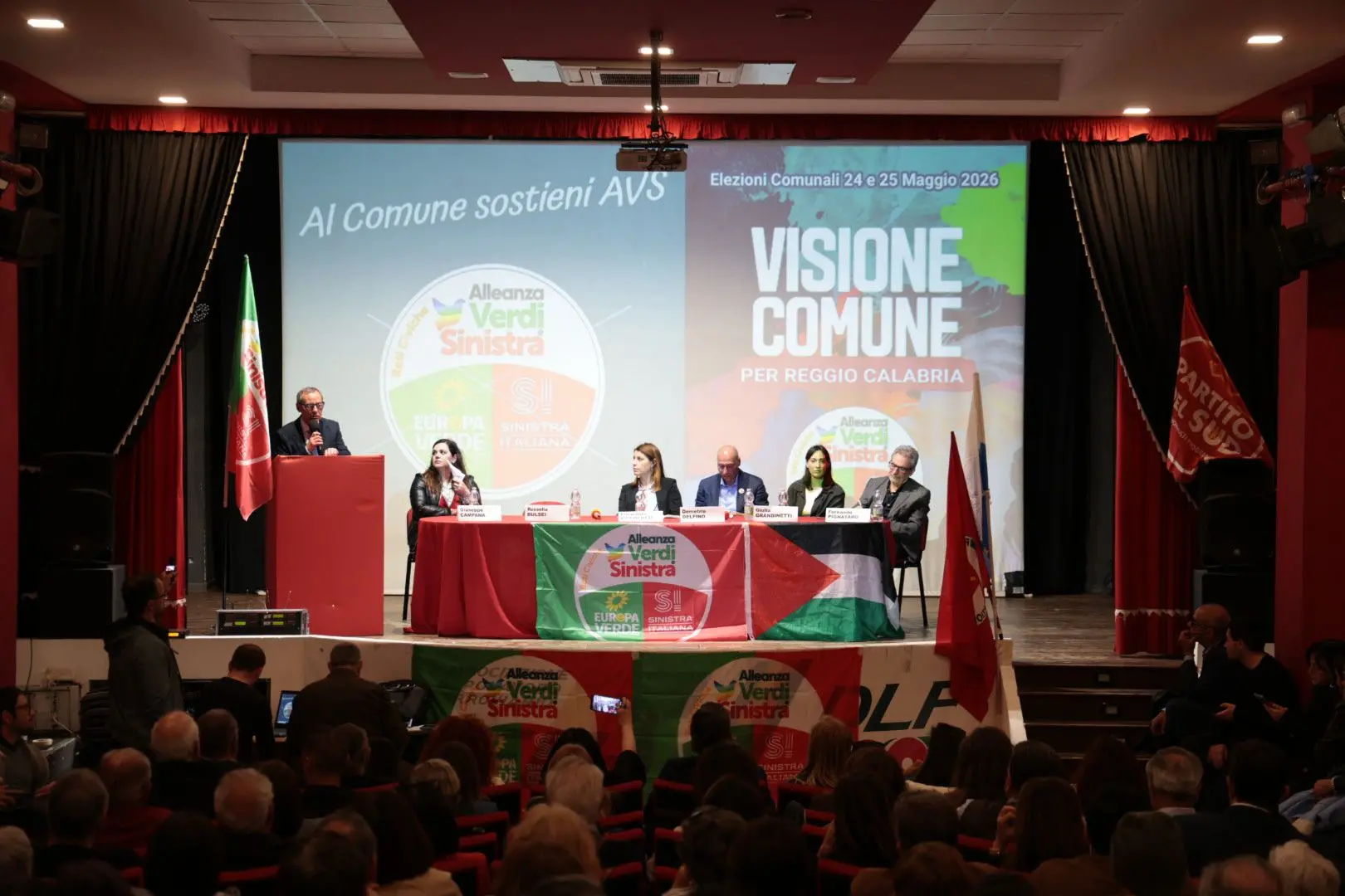 Il candidato sindaco del centrosinistra al teatro Metropolitano per la presentazione delle liste di Avs con la deputata Piccolotti\n
