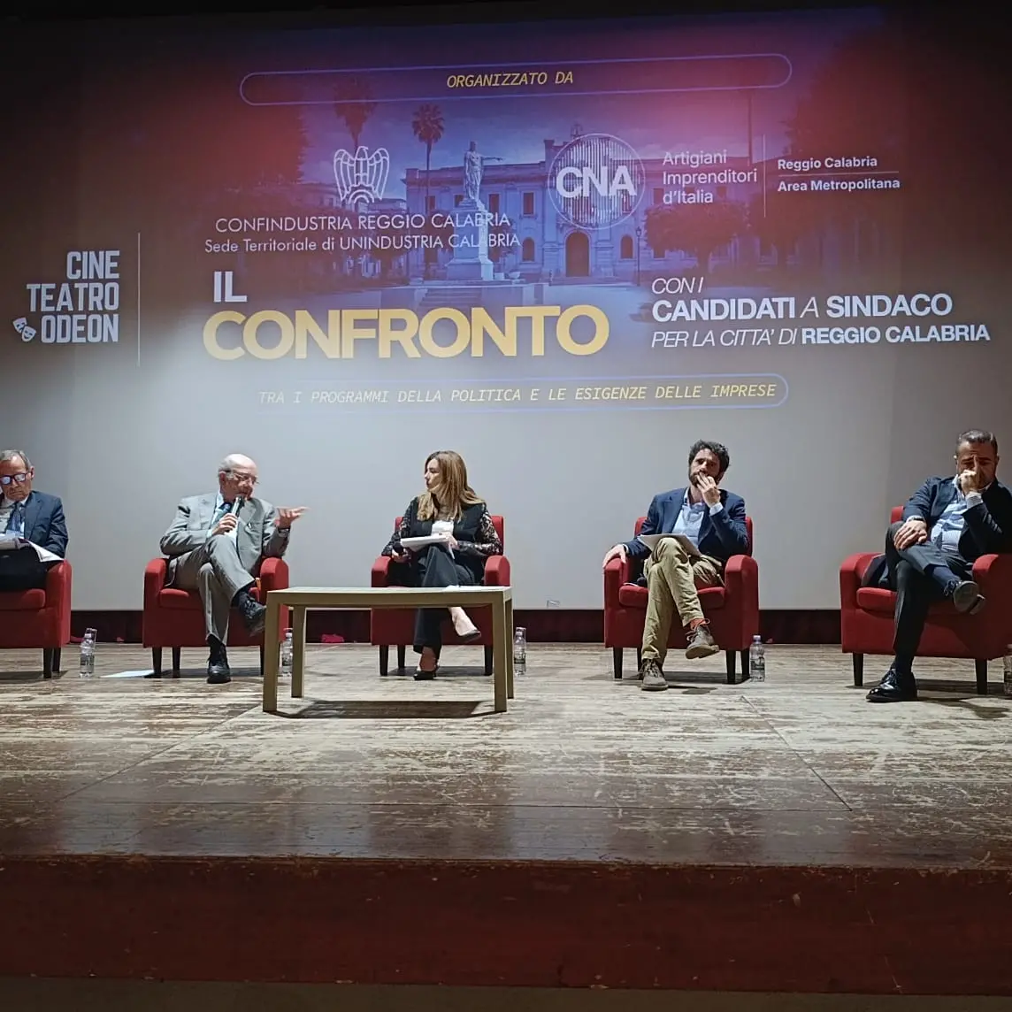 <p>Reggio, la campagna elettorale entra nel vivo: lidi, trasporti e deleghe nel primo confronto tra i candidati</p>