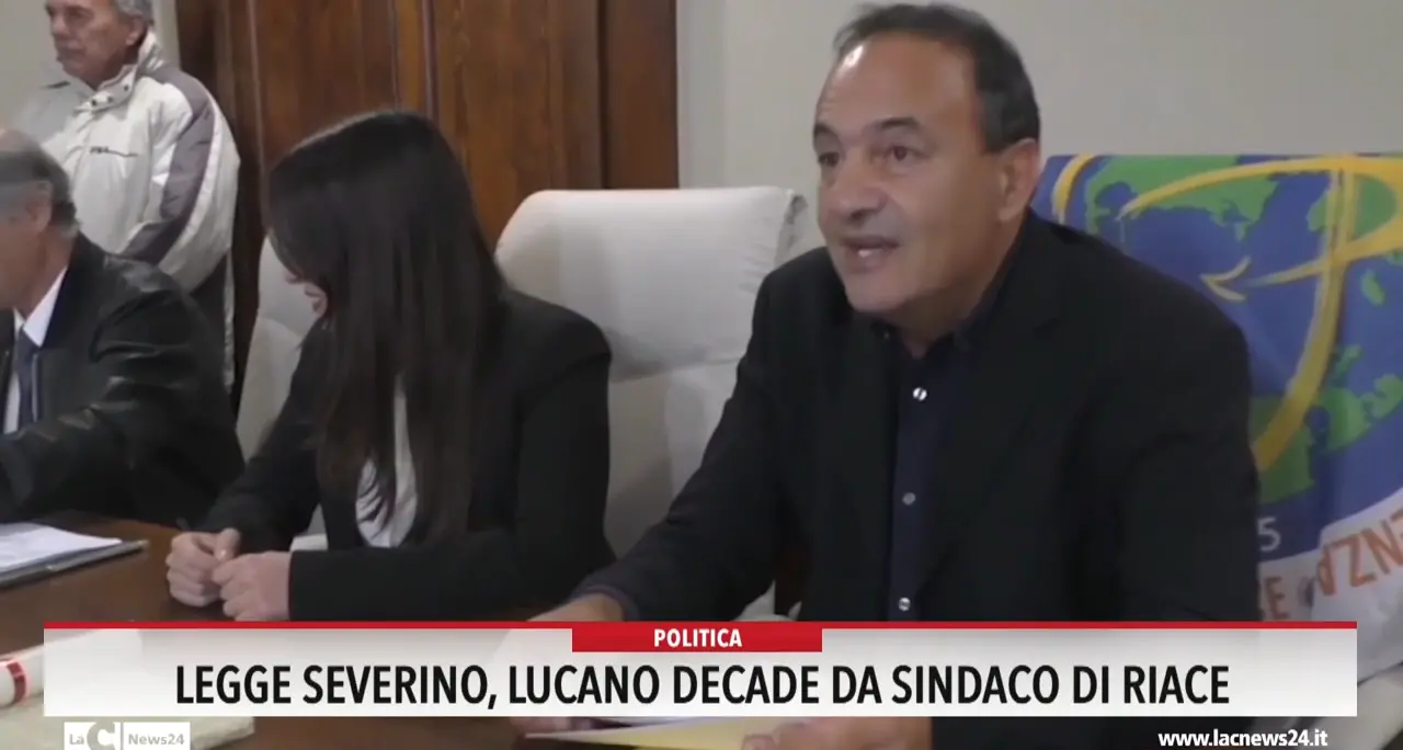 Legge Severino, Lucano decade da sindaco di Riace