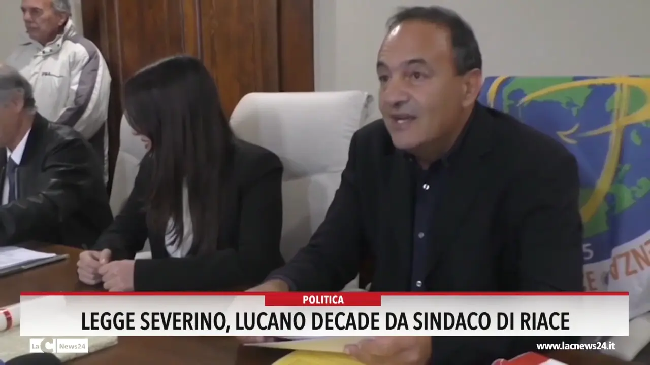 Legge Severino, Lucano decade da sindaco di Riace