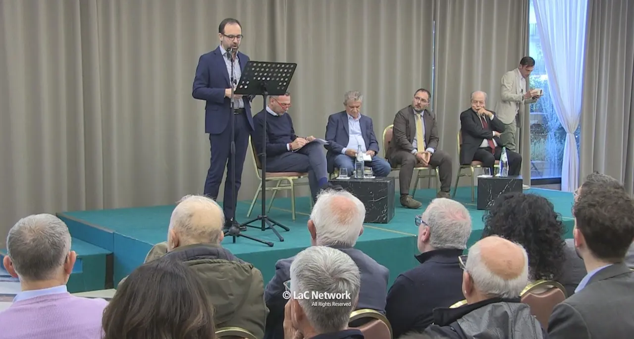 Psi, Enzo Maraio fa il pompiere in Calabria. Ma tra Luigi Incarnato e Franz Caruso la frattura è insanabile\n