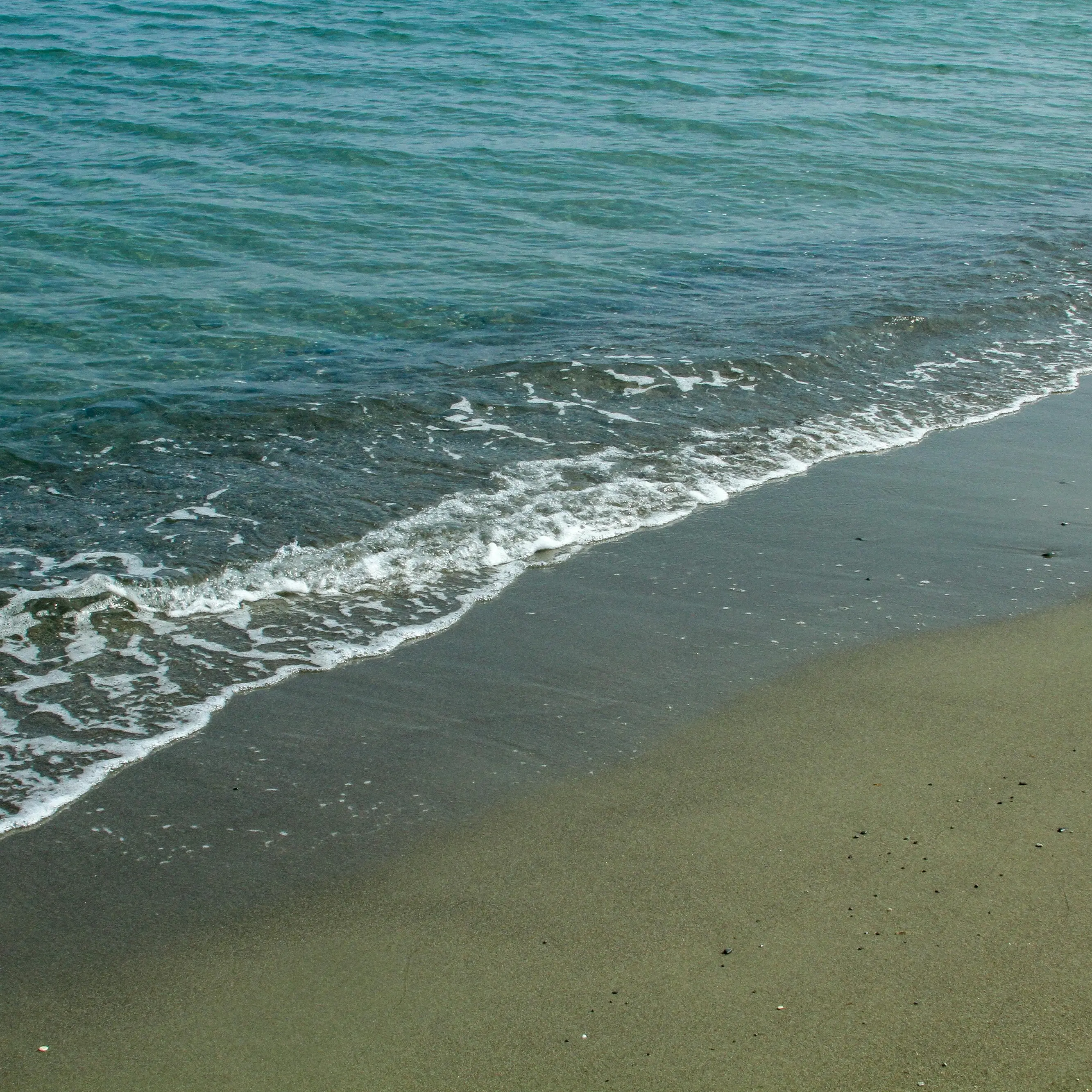 Pulizia spiagge, arrivano i contributi della Regione Calabria: priorità ai comuni colpiti dal maltempo\n