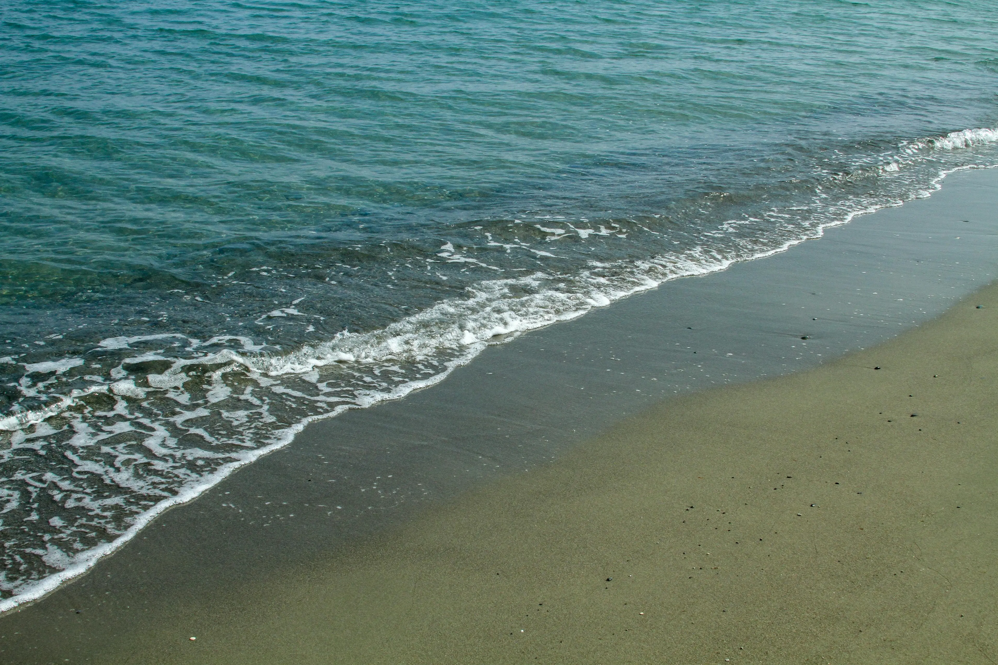 Pulizia spiagge, arrivano i contributi della Regione Calabria: priorità ai comuni colpiti dal maltempo\n