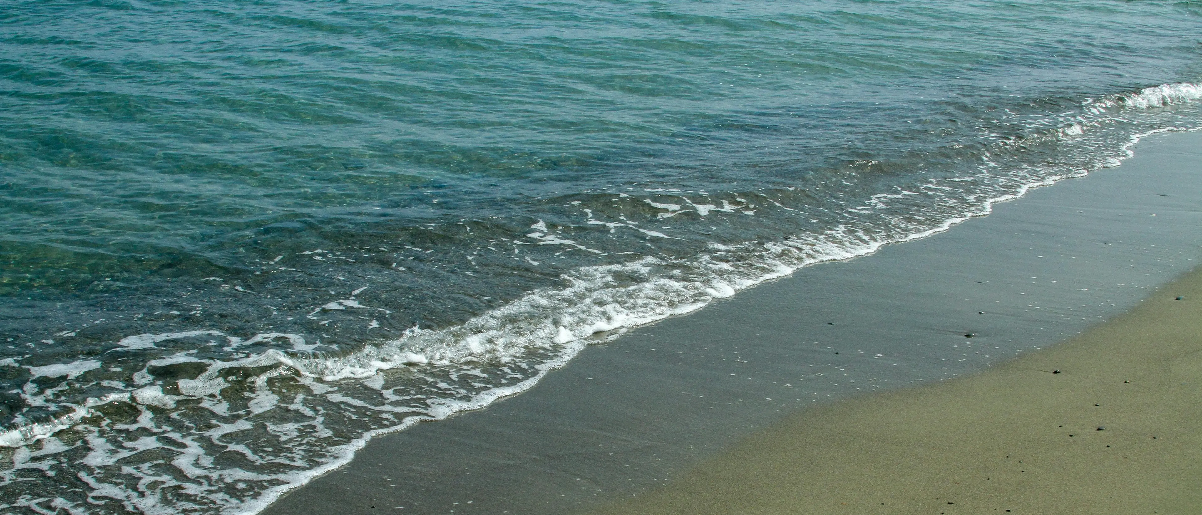 Pulizia spiagge, arrivano i contributi della Regione Calabria: priorità ai comuni colpiti dal maltempo\n