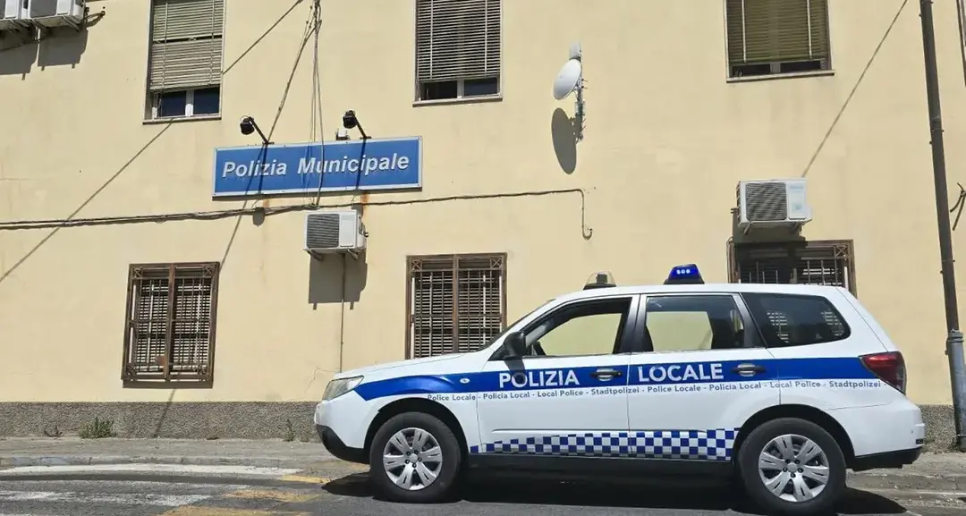 Farmaci scaduti e anziani in sovrannumero: blitz della Polizia locale in una casa di riposo abusiva a Vibo\n