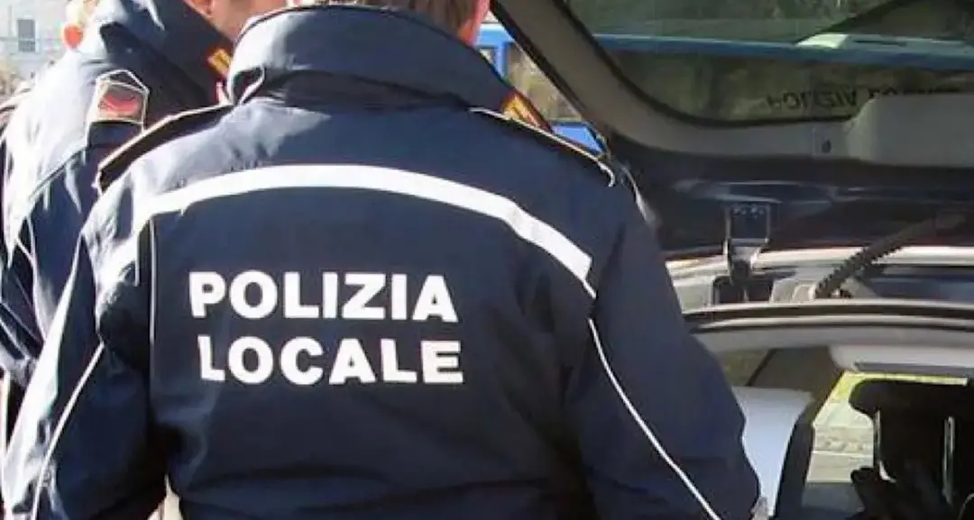 <p><span style=\"color:hsl(0,75%,60%);\">Casa di riposo abusiva</span> a Vibo, blitz della Municipale: trovati farmaci scaduti e anziani oltre il limite di capienza</p>