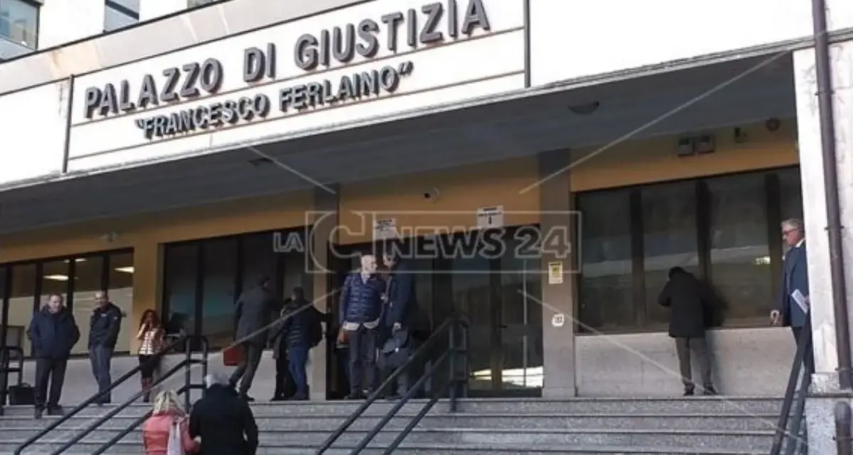 Catanzaro Servizi in crisi, il Tribunale concede altri 120 giorni: avanti con il piano di risanamento\n