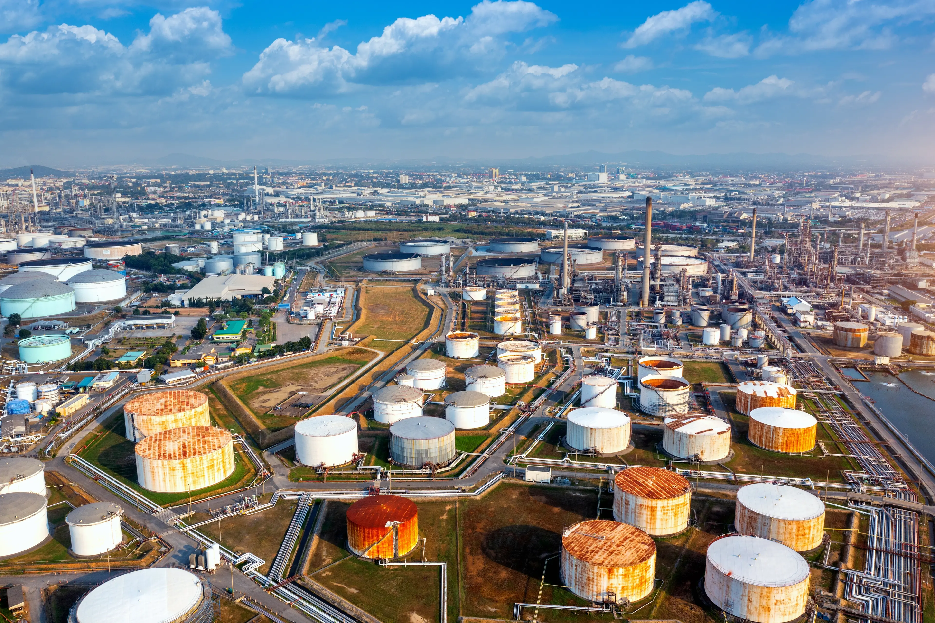 Terremoto nell’Organizzazione\u00A0dei Paesi esportatori di petrolio: gli Emirati Arabi lasciano l’ente\n