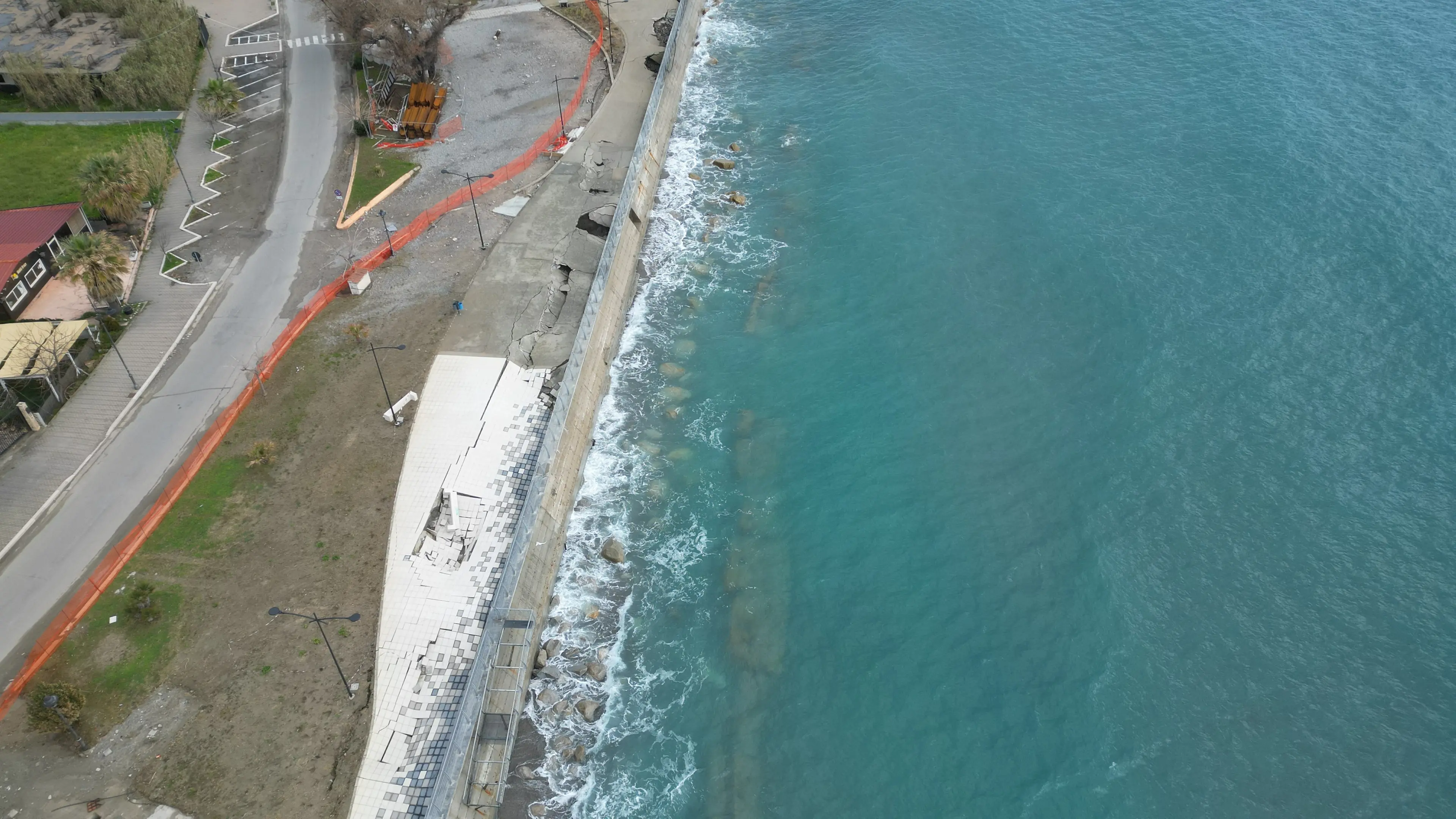 Caulonia, sbloccati oltre 1,1 milioni per il lungomare: al via i cantieri dopo i danni del ciclone\n