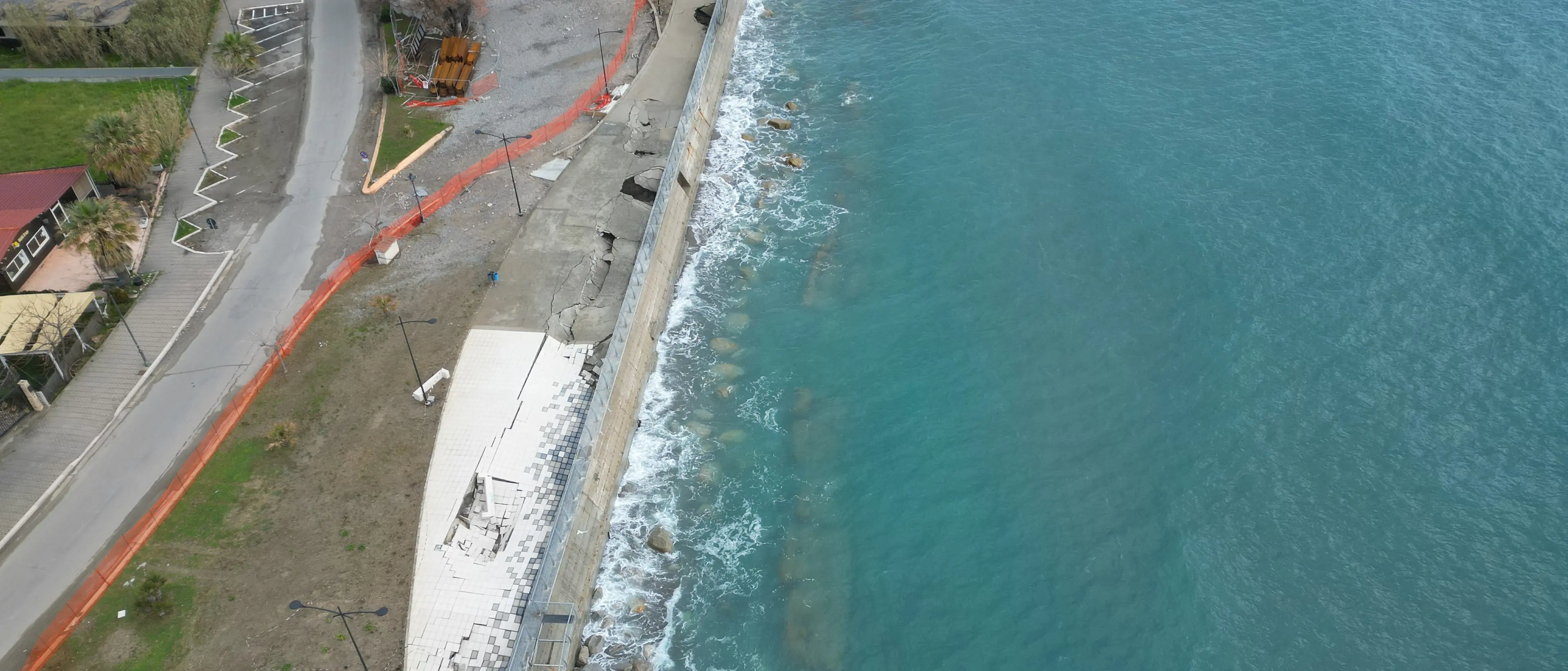 Caulonia, sbloccati oltre 1,1 milioni per il lungomare: al via i cantieri dopo i danni del ciclone\n