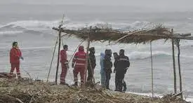 Naufragio Cutro, il consulente della Procura: «Radar gestiti alla buona e coordinamento fallito»\n