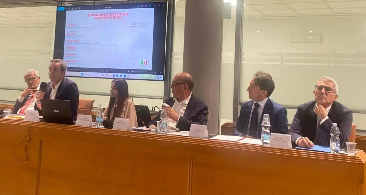 Occhiuto al convegno organizzato dal Pd per presentare il nuovo ospedale, sciolti i dubbi tecnici ma non quelli politici\n