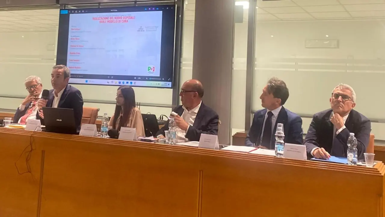 Occhiuto al convegno organizzato dal Pd per presentare il nuovo ospedale, sciolti i dubbi tecnici ma non quelli politici\n