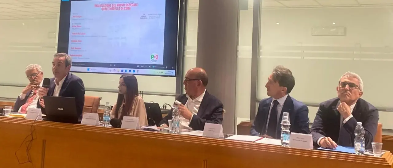 Occhiuto al convegno organizzato dal Pd per presentare il nuovo ospedale, sciolti i dubbi tecnici ma non quelli politici\n