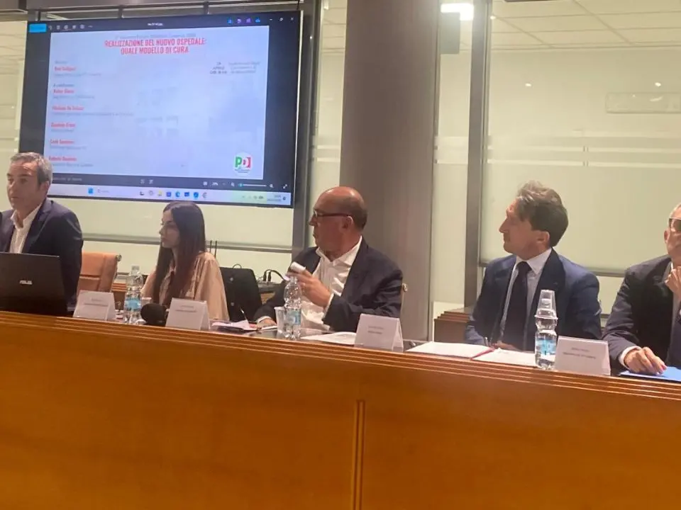 Occhiuto al convegno organizzato dal Pd per presentare il nuovo ospedale, sciolti i dubbi tecnici ma non quelli politici