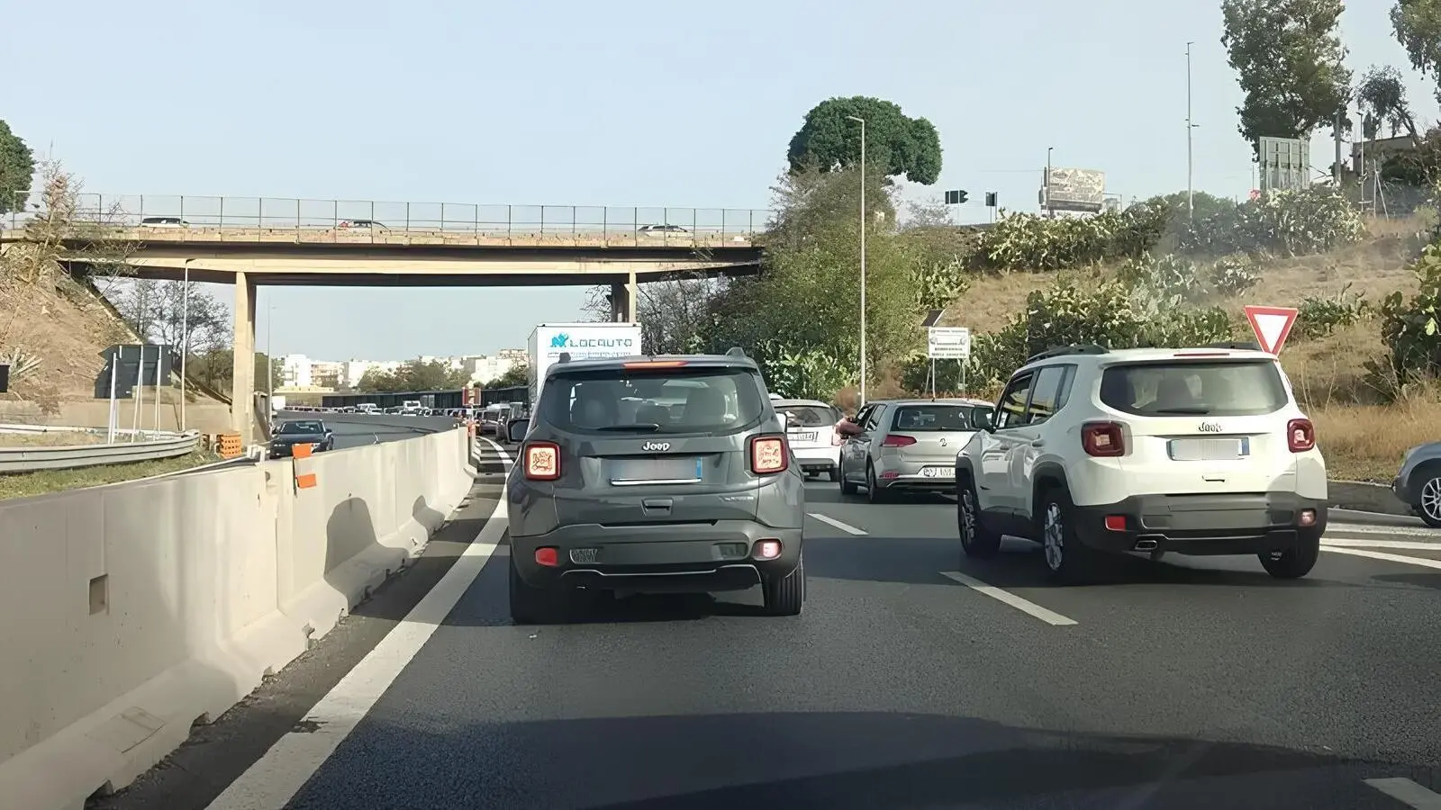 Reggio soffocata da auto e traffico, la sfida da non dimenticare che può decidere il futuro della città\n