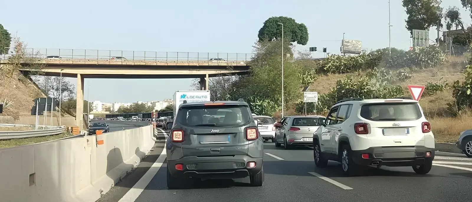 Reggio soffocata da auto e traffico, la sfida da non dimenticare che può decidere il futuro della città\n