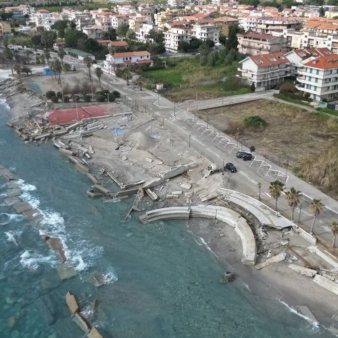 Caulonia, l'Amministrazione comunale\u00A0chiede oltre 16 milioni di euro per il ripristino del\u00A0Lungomare\u00A0\n