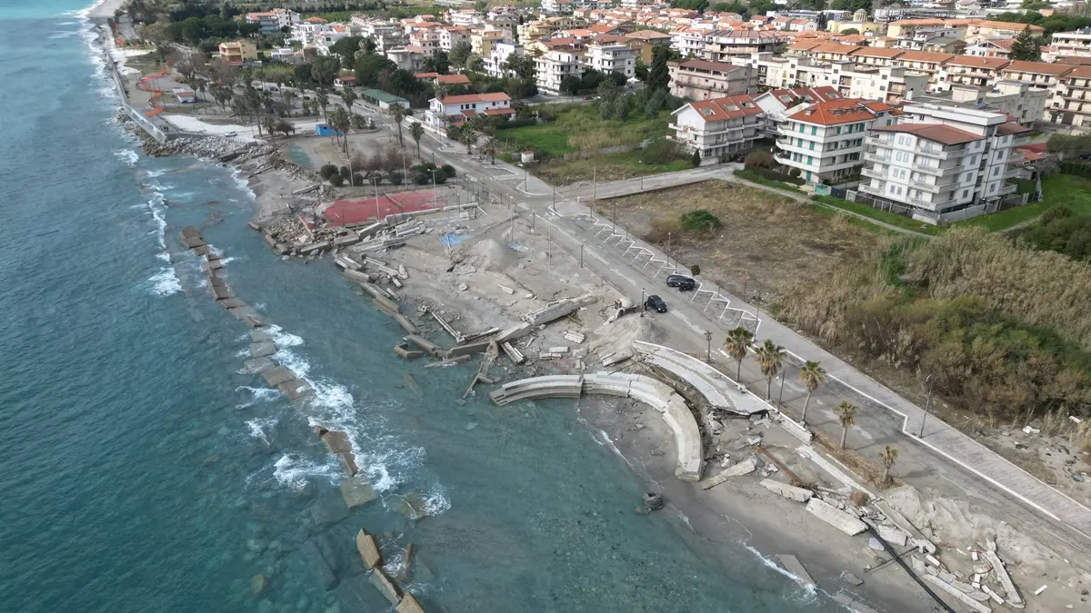 Caulonia, l'Amministrazione comunale\u00A0chiede oltre 16 milioni di euro per il ripristino del\u00A0Lungomare\u00A0\n