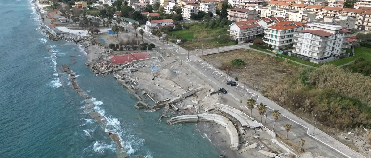 Caulonia, l'Amministrazione comunale\u00A0chiede oltre 16 milioni di euro per il ripristino del\u00A0Lungomare\u00A0\n