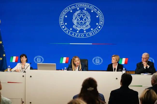 Giro di vite sugli incentivi statali, niente soldi a chi non assicura al lavoratore un salario giusto\n