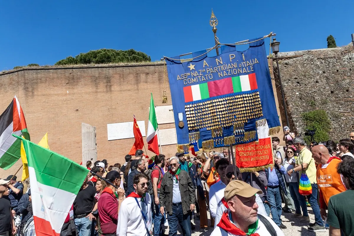 Spari dopo corteo 25 aprile a Roma, fermato 20enne: è accusato di tentato omicidio\n