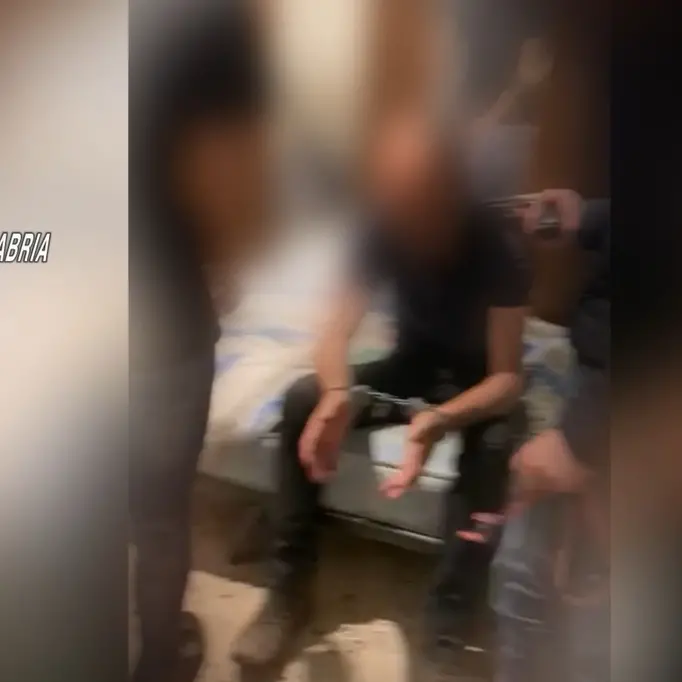 Sequestri, umiliazioni e\u00A0pestaggi:\u00A0così agiva la baby banda del terrore nella Piana, le violenze filmate e condivise\n