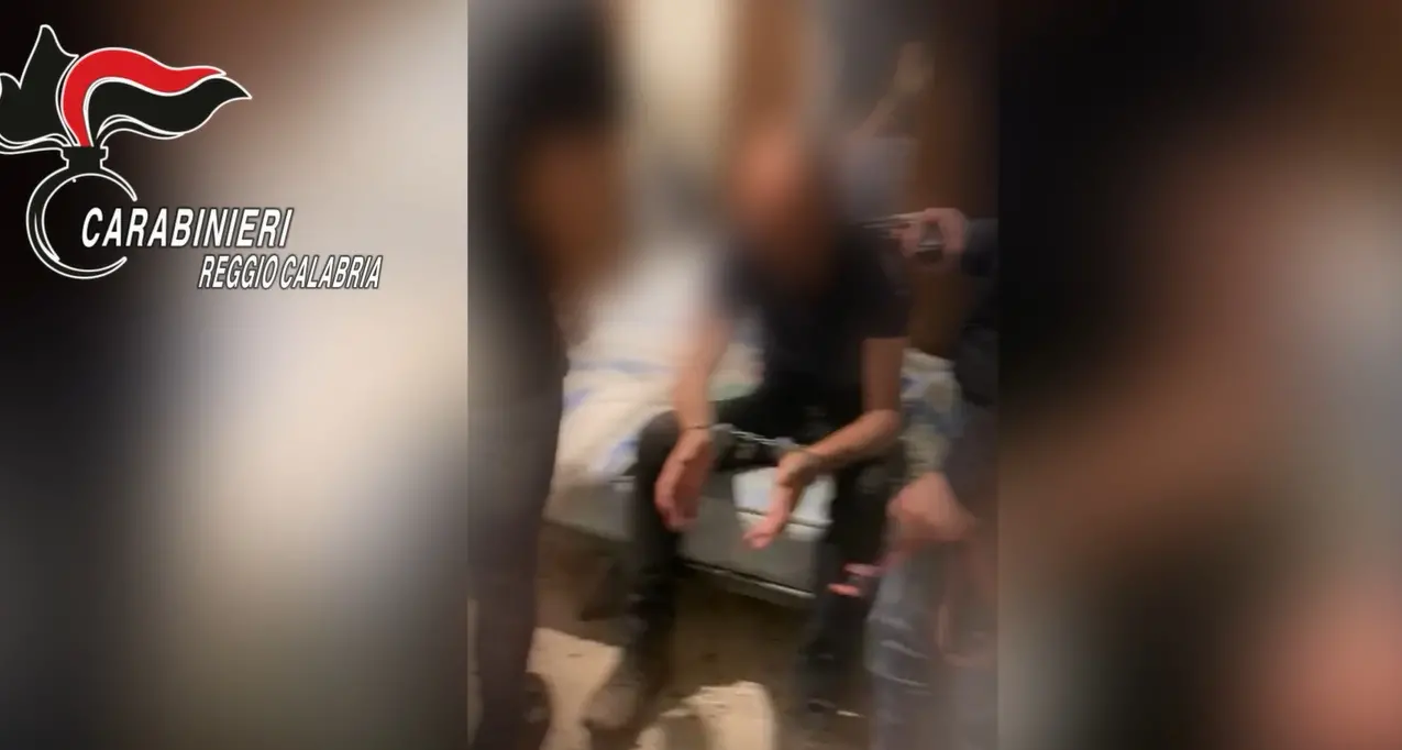 Sequestri, umiliazioni e\u00A0pestaggi:\u00A0così agiva la baby banda del terrore nella Piana, le violenze filmate e condivise\n