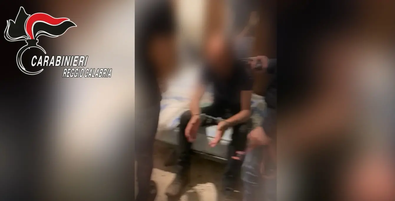 Sequestri, umiliazioni e\u00A0pestaggi:\u00A0così agiva la baby banda del terrore nella Piana, le violenze filmate e condivise - NOMI