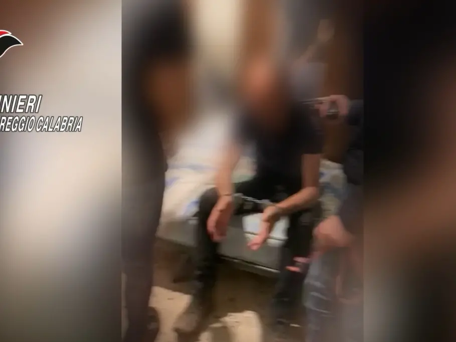 Sequestri, umiliazioni e pestaggi: così agiva la baby banda del terrore nella Piana, le violenze filmate e condivise – NOMI