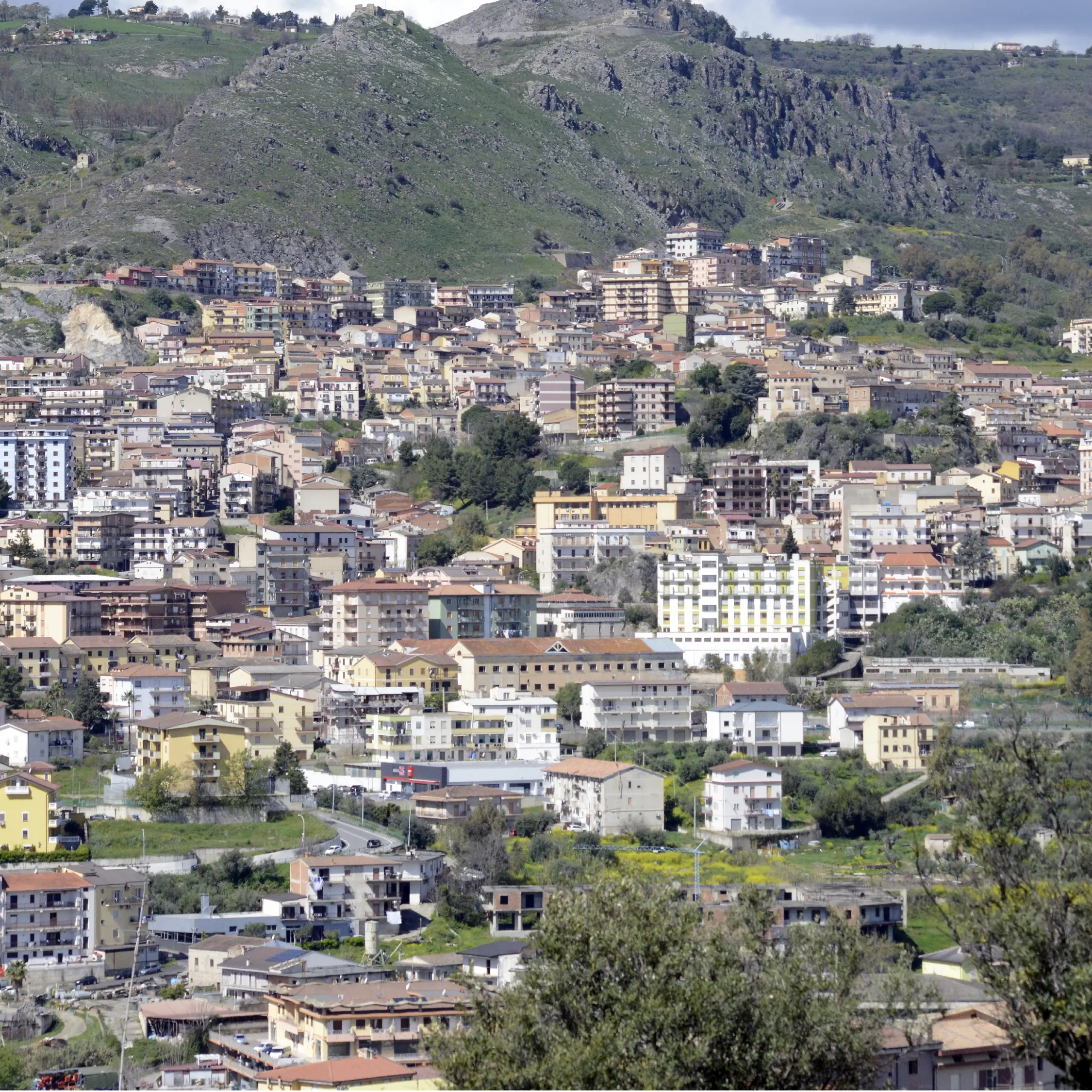 Cassano: appello ai proprietari di case sfitte per un progetto di housing sociale e solidarietà