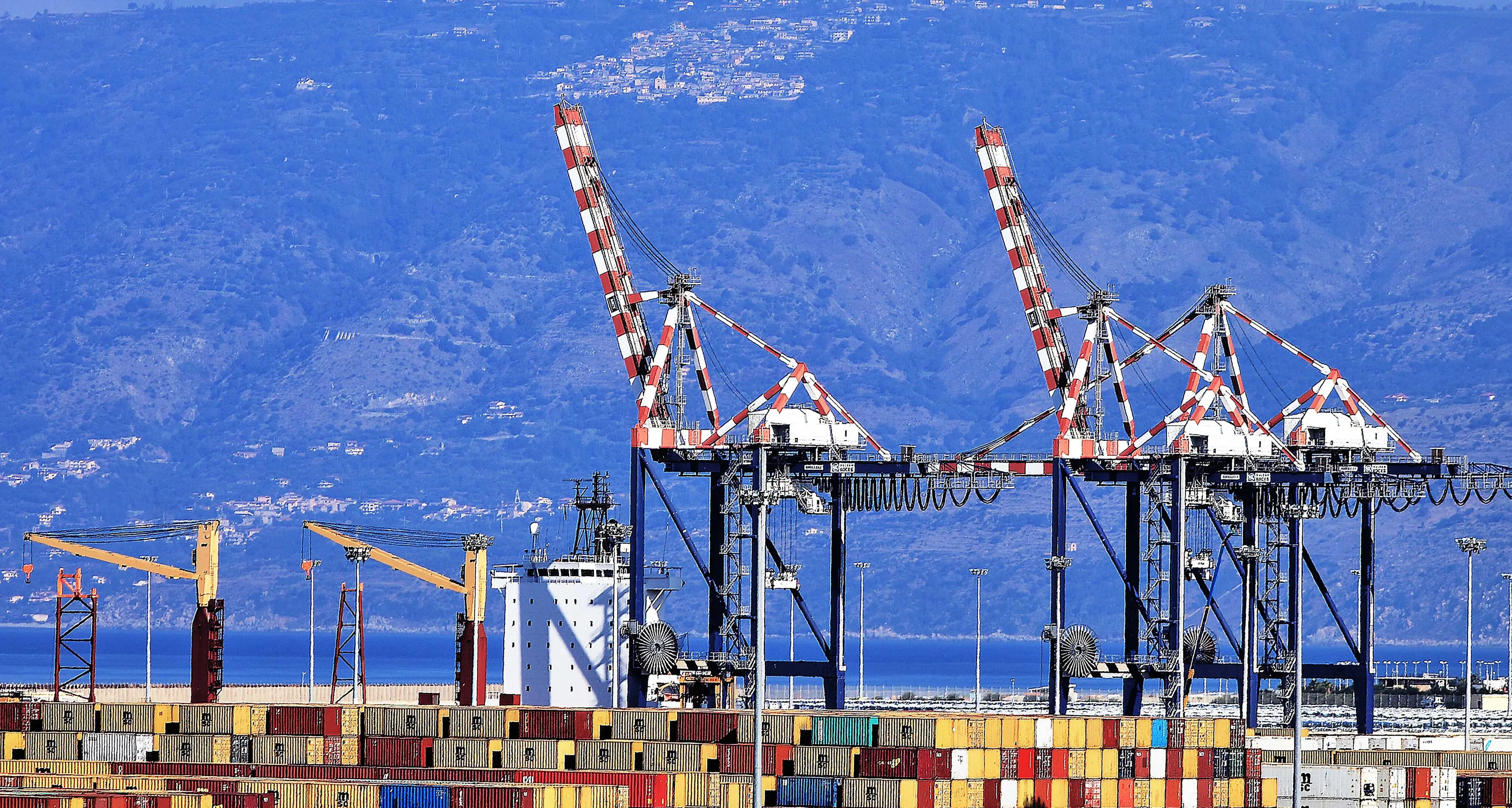 «Cinque container con\u00A0materiale per uso militare diretto in Israele»: nuovo allarme al porto di Gioia Tauro\n