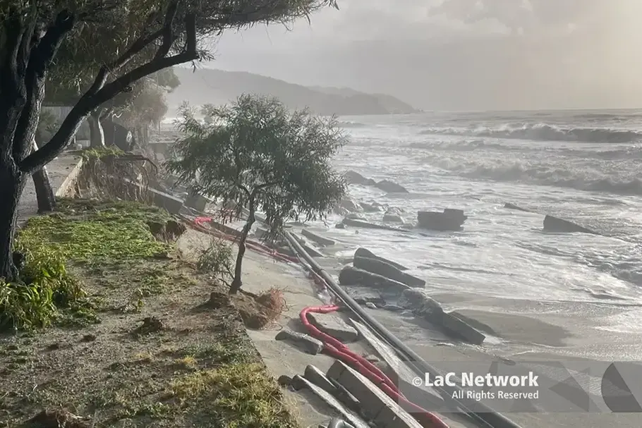 Il ciclone Harry proroga le concessioni balneari fino al 2030 in Calabria: l’emendamento della Lega al dl Commissari\n