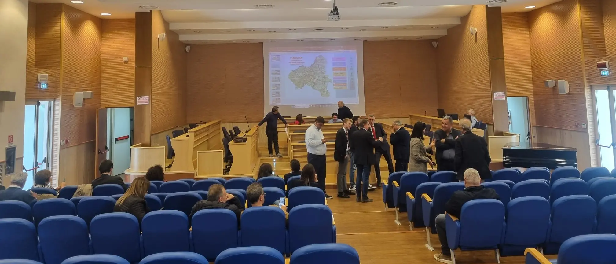 L’Assemblea dei sindaci\u00A0dice Sì al bilancio della Provincia di Vibo, mentre L’Andolina saluta (ma non se ne va)\n