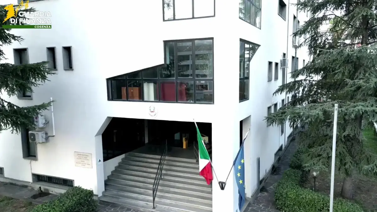 La sede della Guardia di Finanza di Cosenza