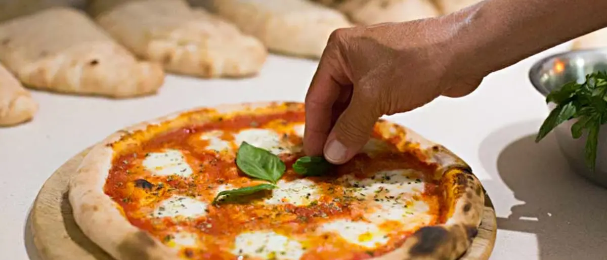 Pizza e bibita a 10 euro? Solo a Reggio Calabria (e al Sud) prezzi contenuti: l’Autonomia differenziata è anche a tavola\n