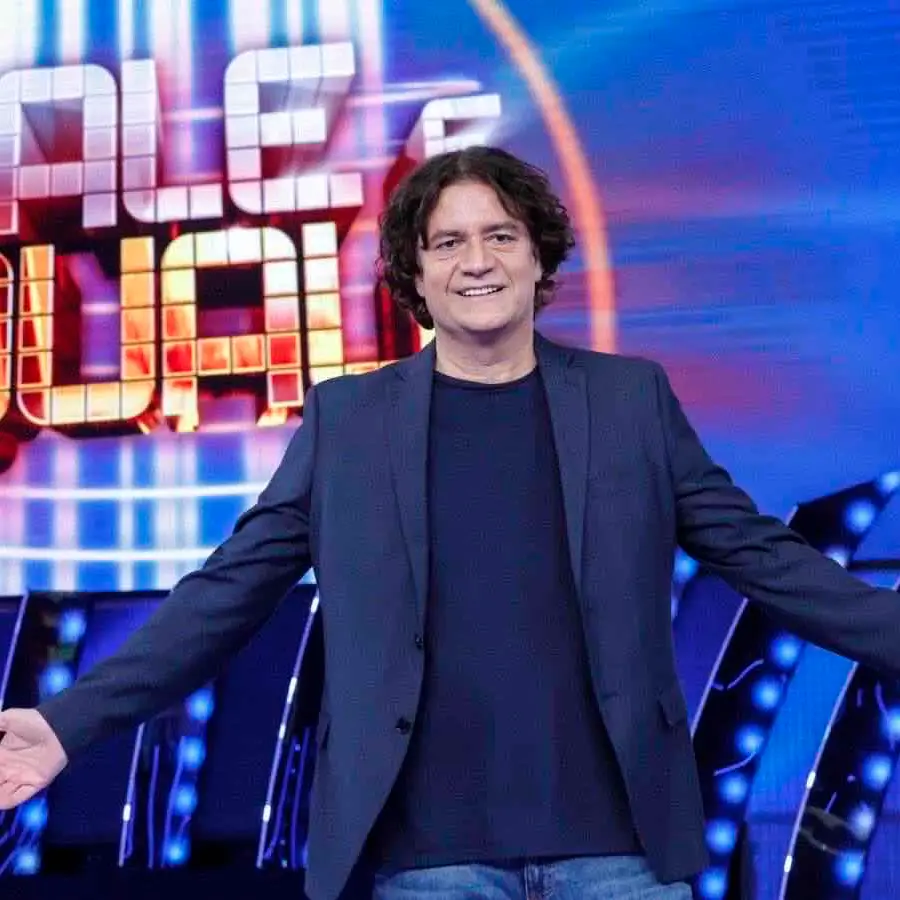 Comico arrestato a Roma per stalking: fermato sotto casa dell’ex, scatta il divieto di avvicinamento\n