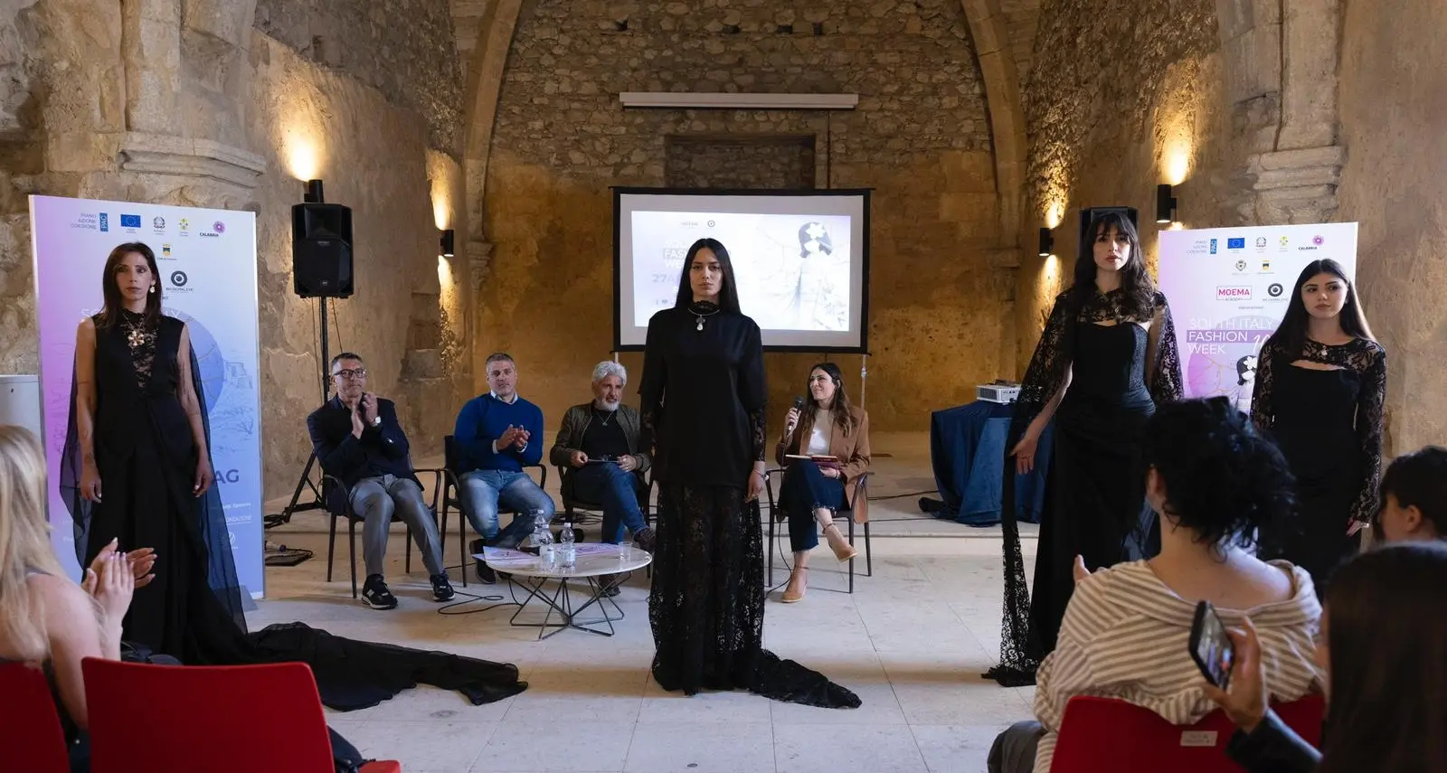 South Italy Fashion Week, al Castello Svevo l’autunno si veste d’oro e tradizione\n