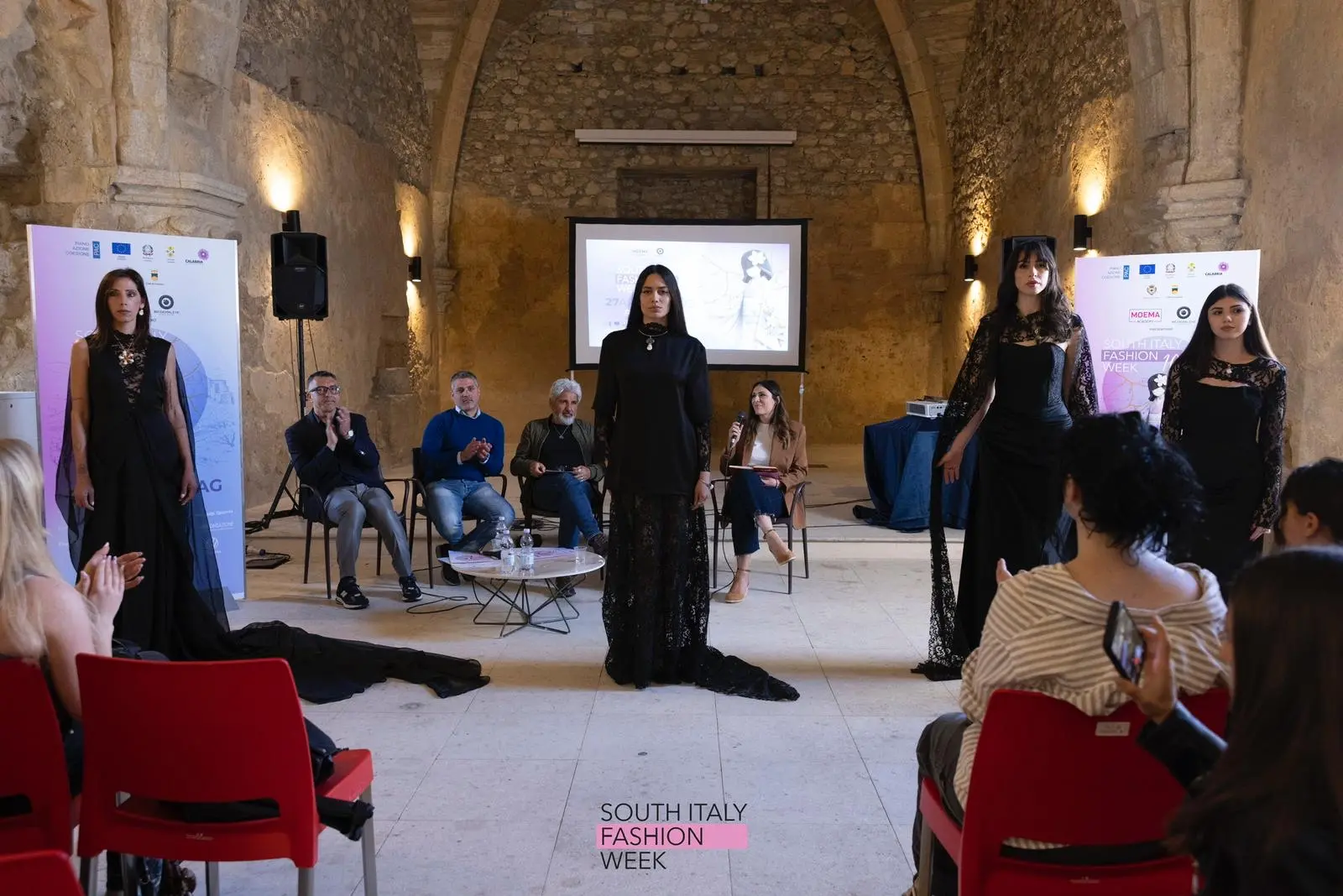 South Italy Fashion Week, al Castello Svevo l’autunno si veste d’oro e tradizione\n